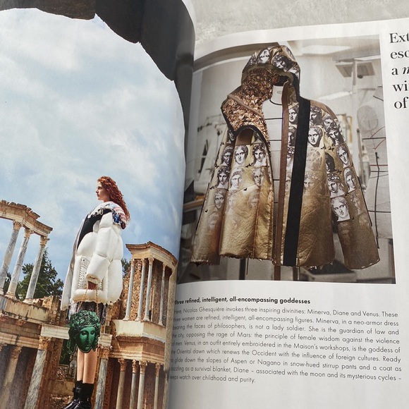 Louis Vuitton The Book #12 - Picture 8 of 13